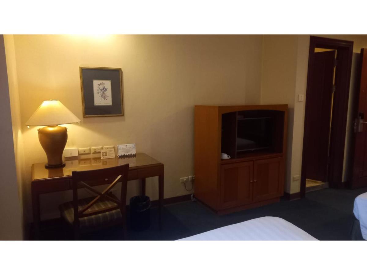 Capital O 914 Makati Palace Hotel Makati City Zewnętrze zdjęcie
