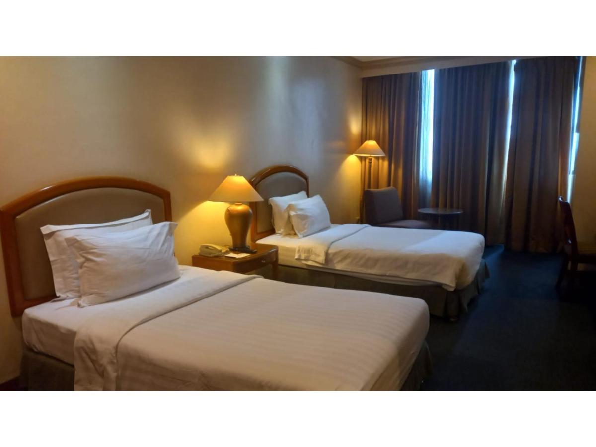 Capital O 914 Makati Palace Hotel Makati City Zewnętrze zdjęcie