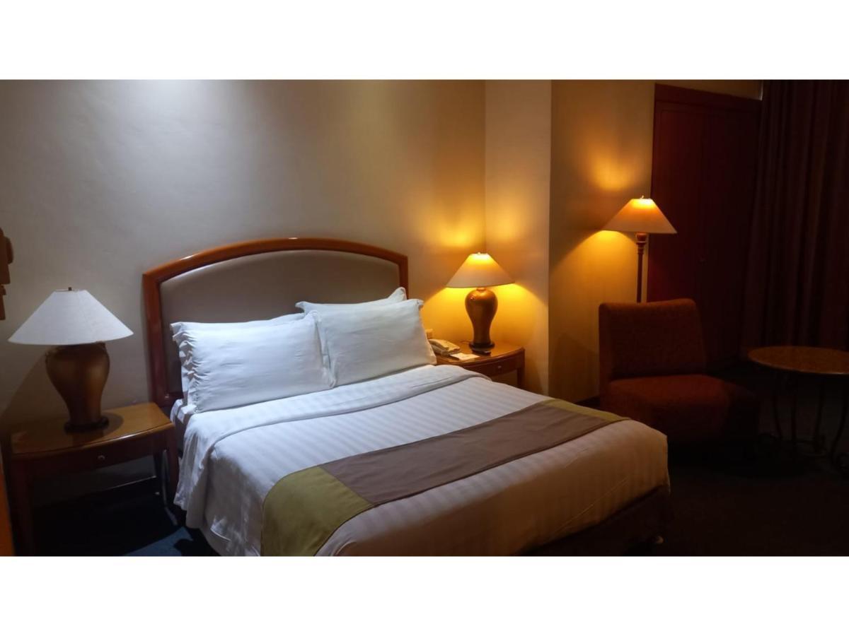 Capital O 914 Makati Palace Hotel Makati City Zewnętrze zdjęcie