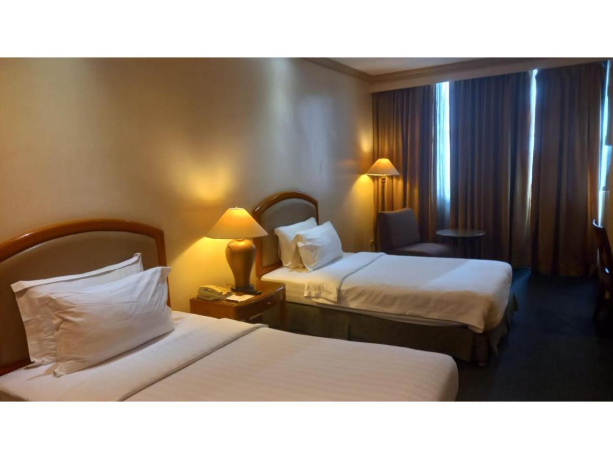Capital O 914 Makati Palace Hotel Makati City Zewnętrze zdjęcie