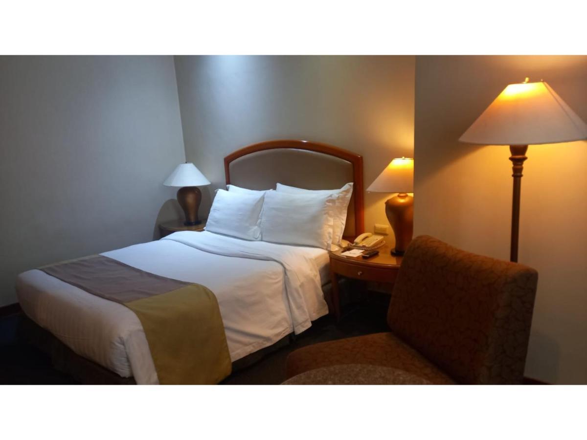 Capital O 914 Makati Palace Hotel Makati City Zewnętrze zdjęcie